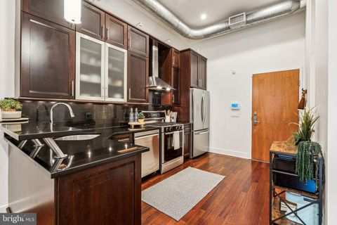 Condominium in Philadelphia PA 1519 Pine STREET 6.jpg