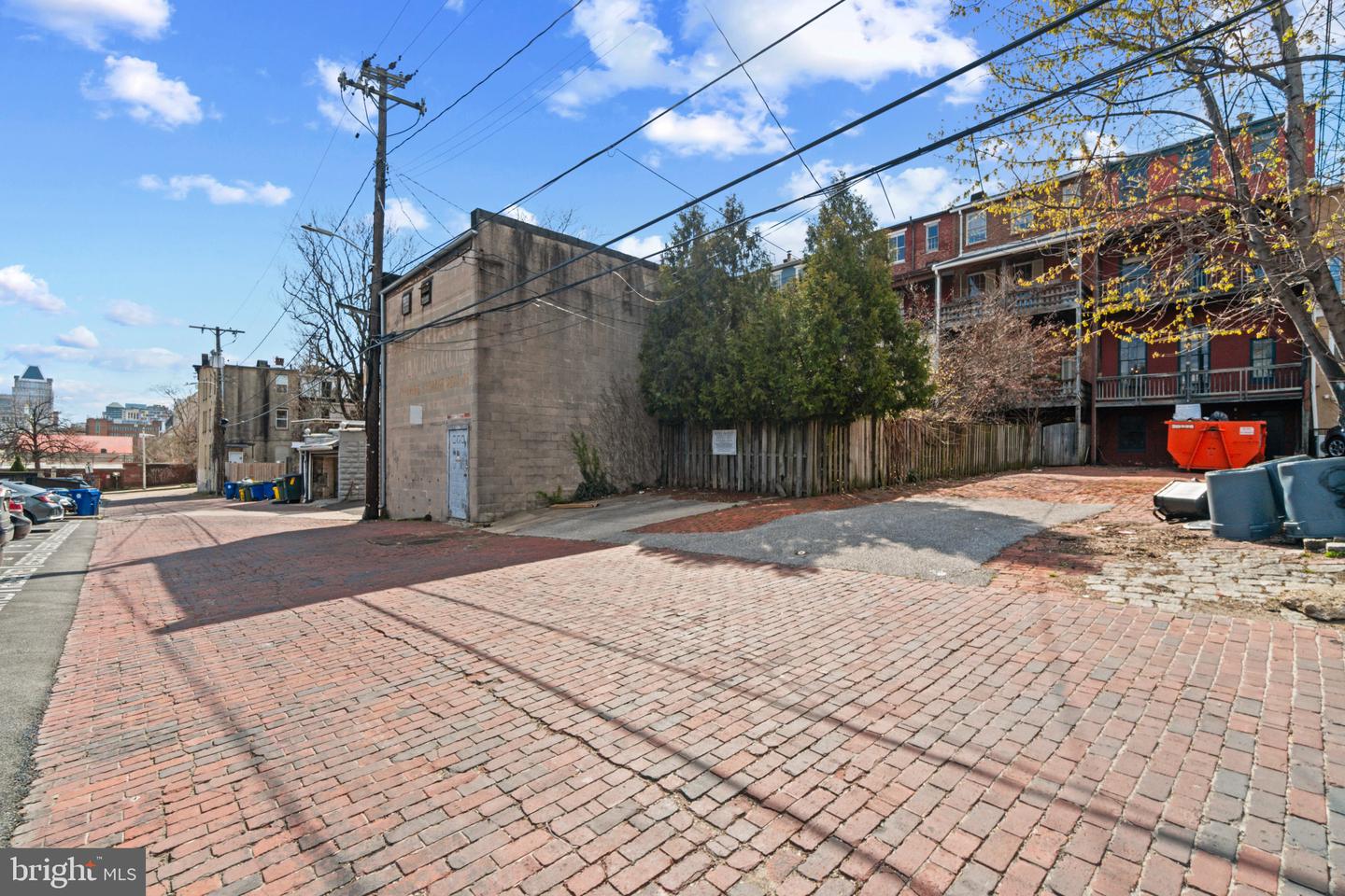 Photo 58 of 61 of 923 N Calvert St townhome