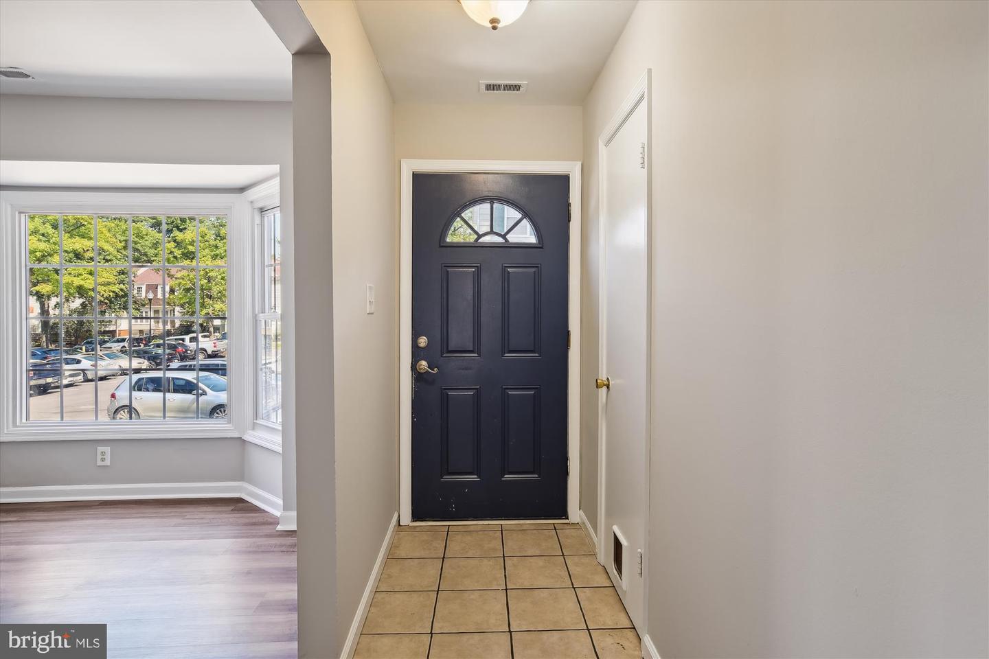 Photo 10 of 36 of 1537 Marlborough Ct townhome