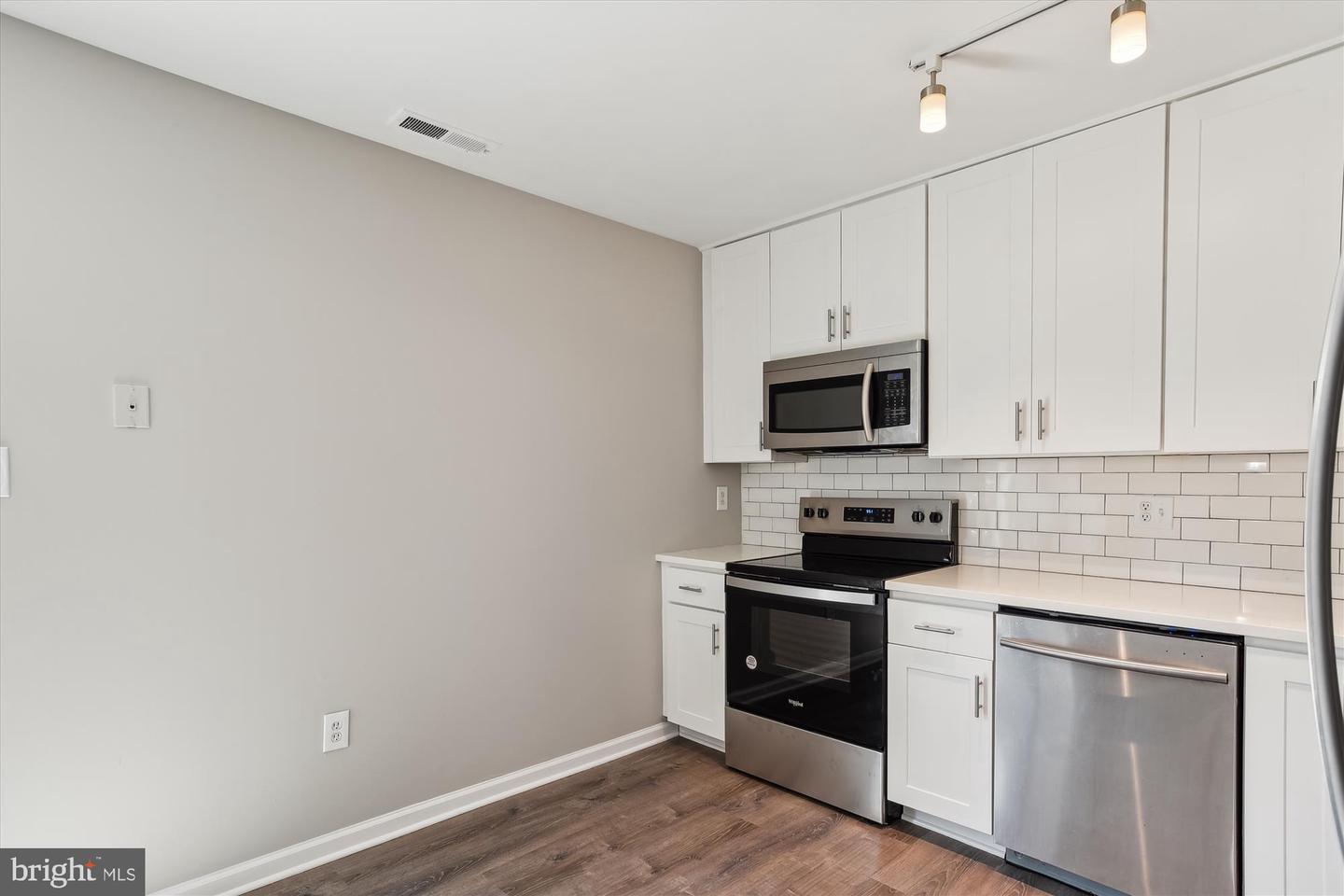 Photo 18 of 36 of 1537 Marlborough Ct townhome