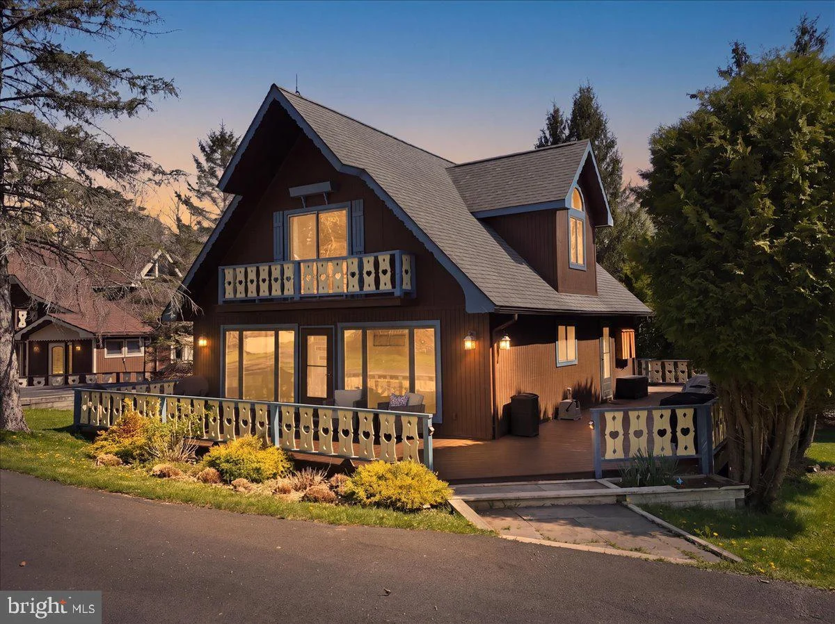 25 Fall Place