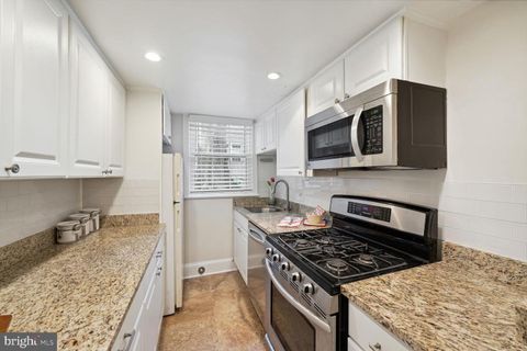 Condominium in Washington DC 2803 Cortland PLACE 7.jpg