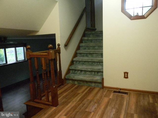 Photo 10 of 31 of 50 Mantua Rd house
