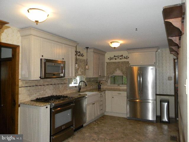 Photo 6 of 31 of 50 Mantua Rd house