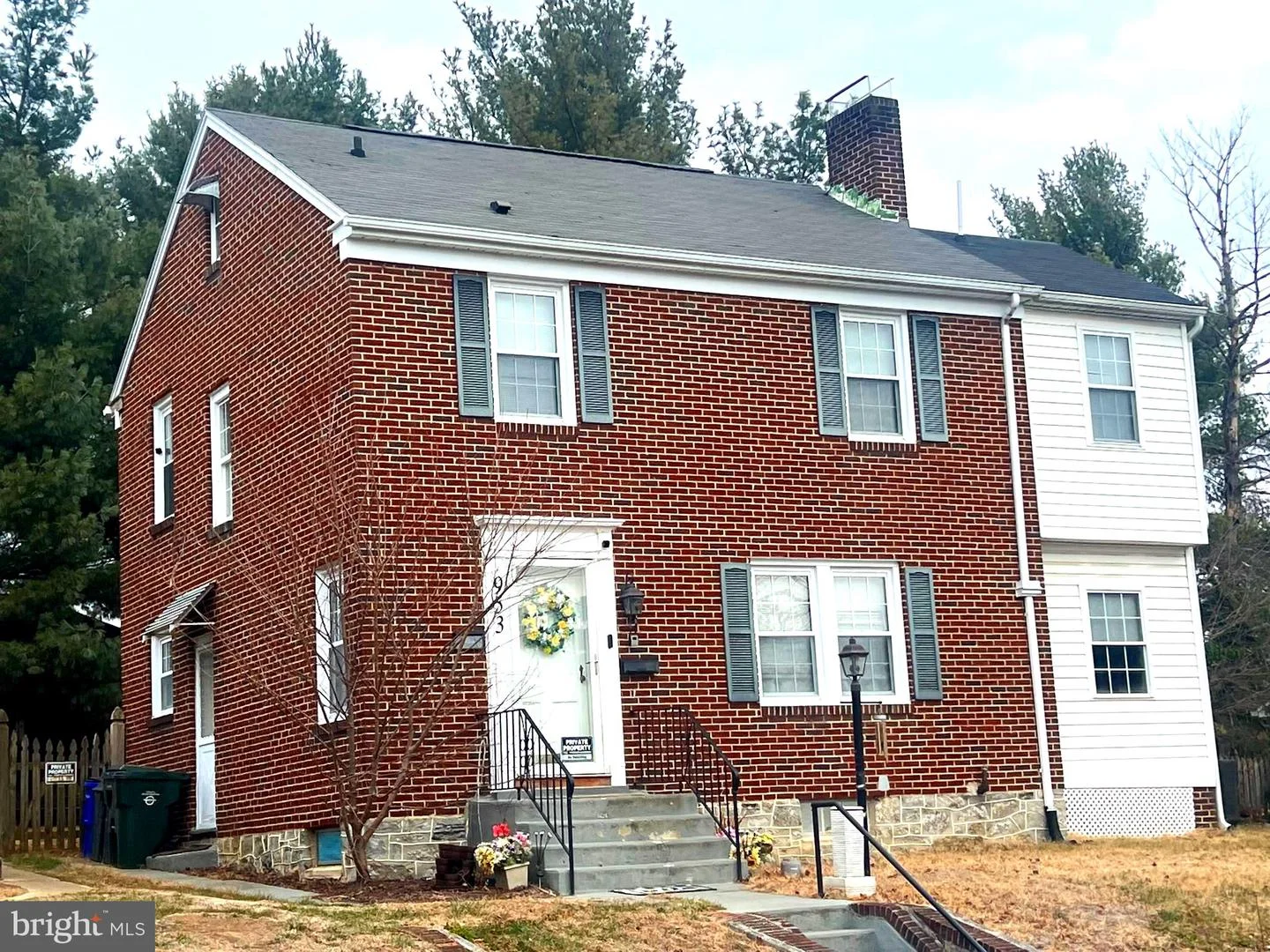 953 View Street