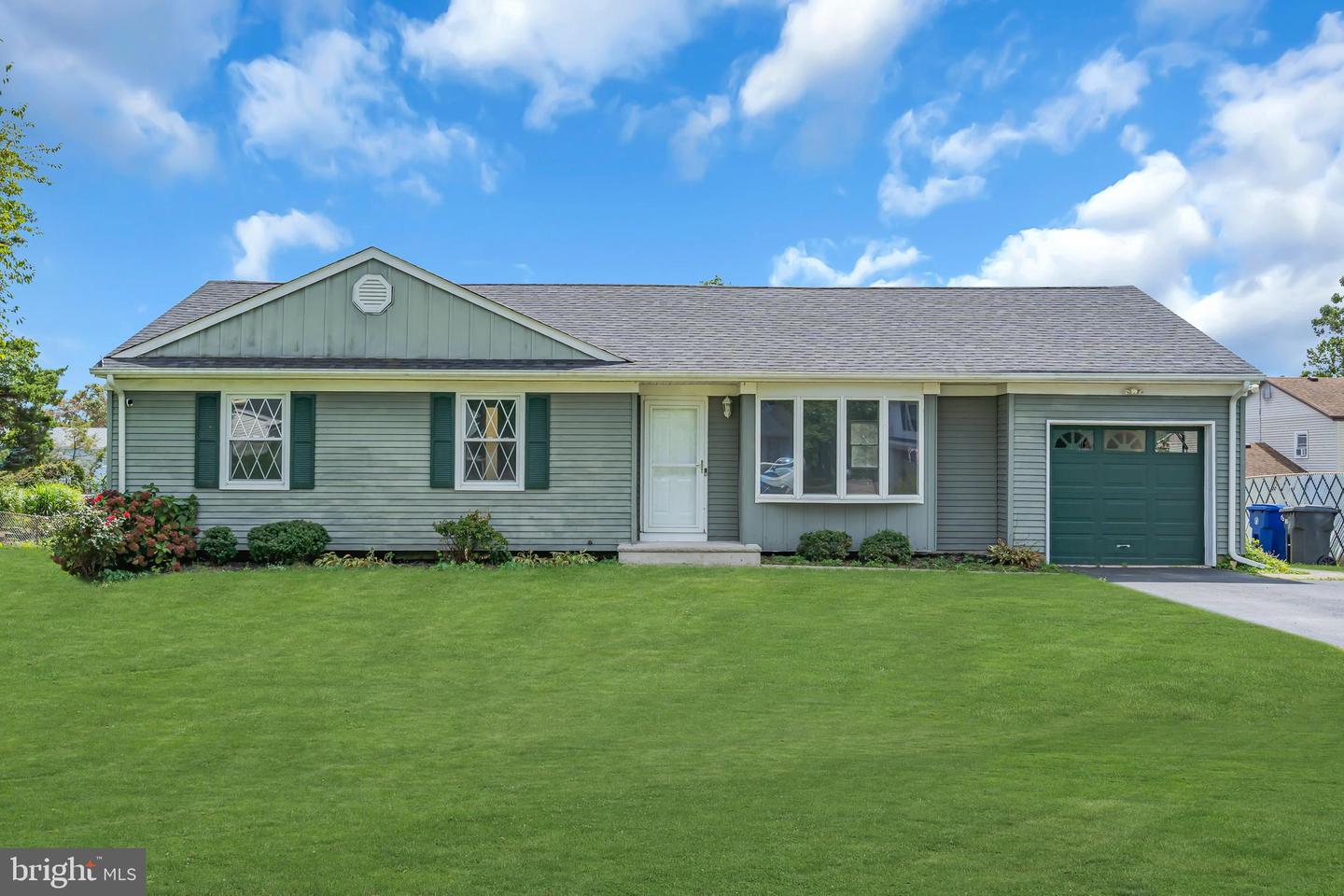 View Toms River, NJ 08753 house
