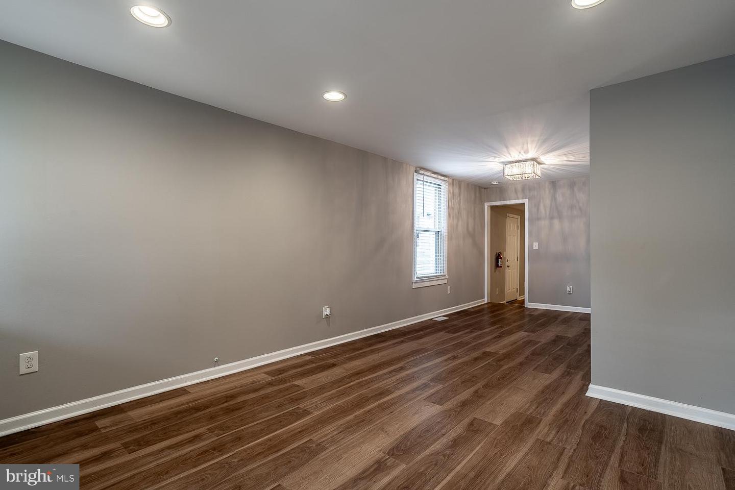 Photo 4 of 20 of 225 Chestnut St multi-family property