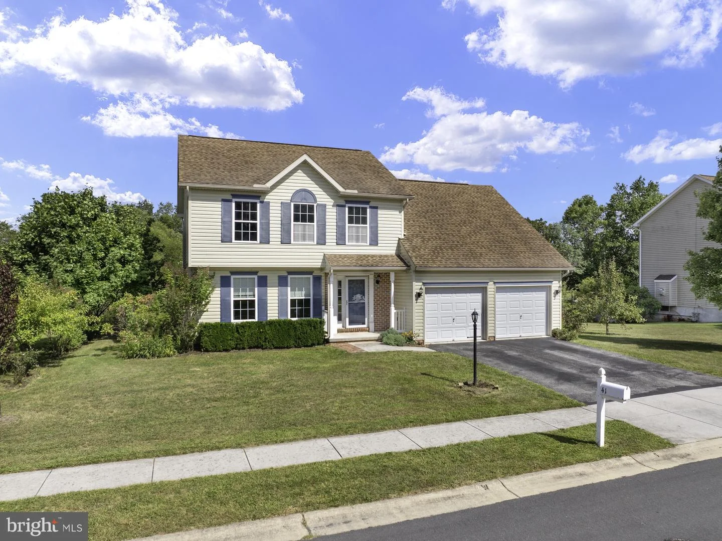41 Laura Lane Ln