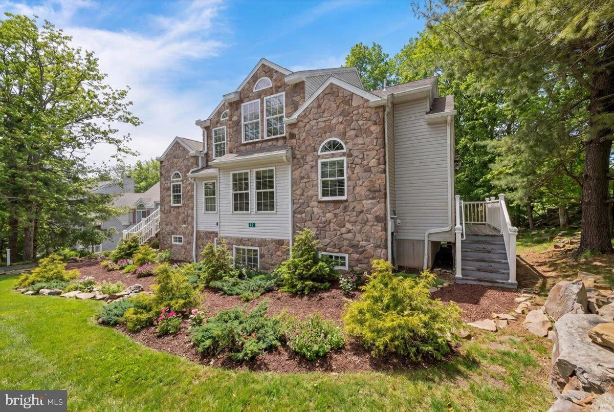 12 Beachwood Court