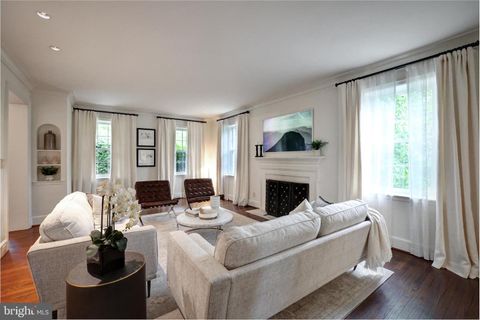 Single Family Residence in Washington DC 4601 Cathedral AVENUE 4.jpg