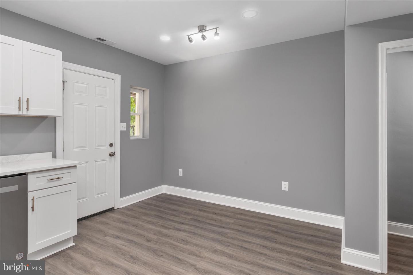 Photo 10 of 26 of 3845 Brooklyn Ave townhome