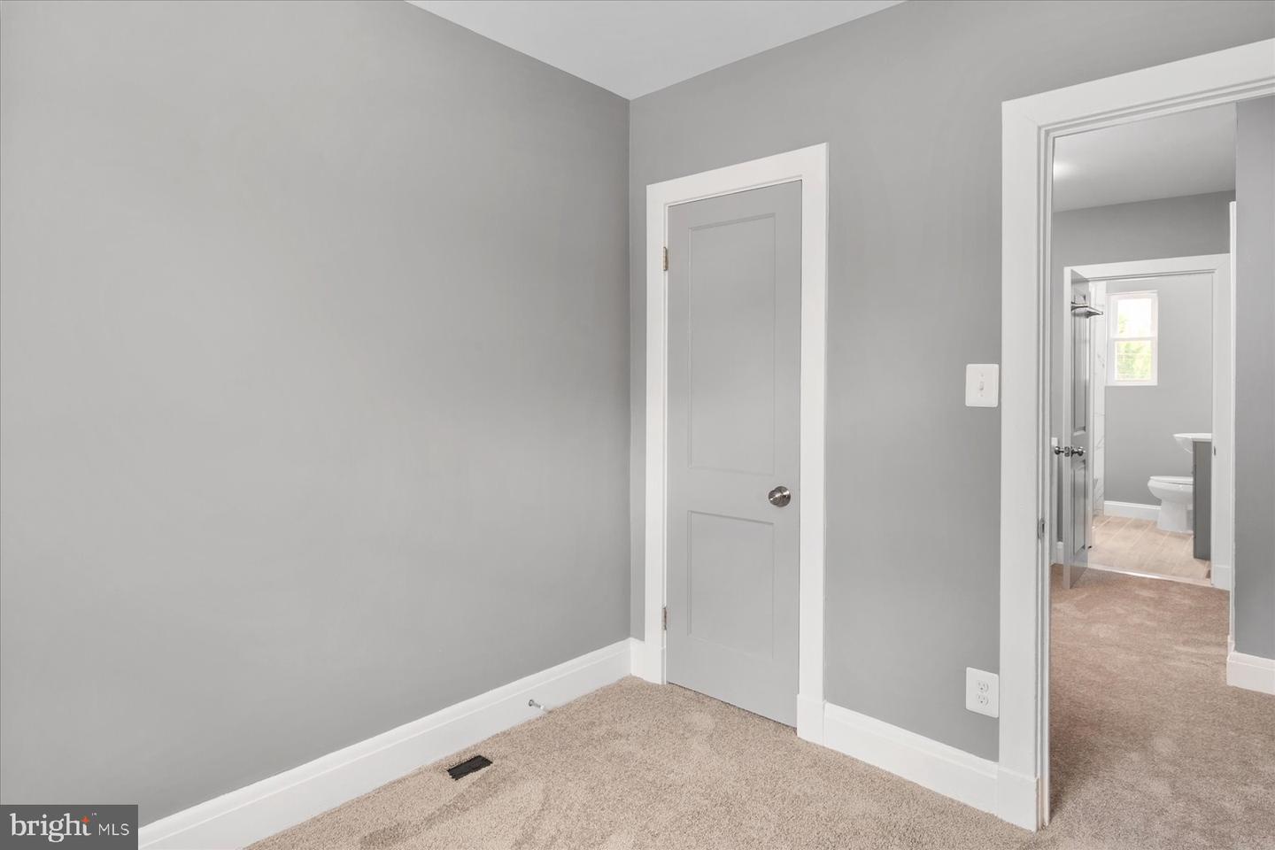 Photo 18 of 26 of 3845 Brooklyn Ave townhome