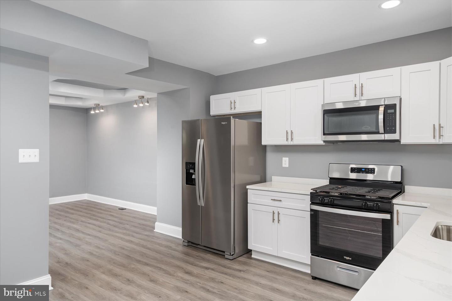 Photo 11 of 26 of 3845 Brooklyn Ave townhome