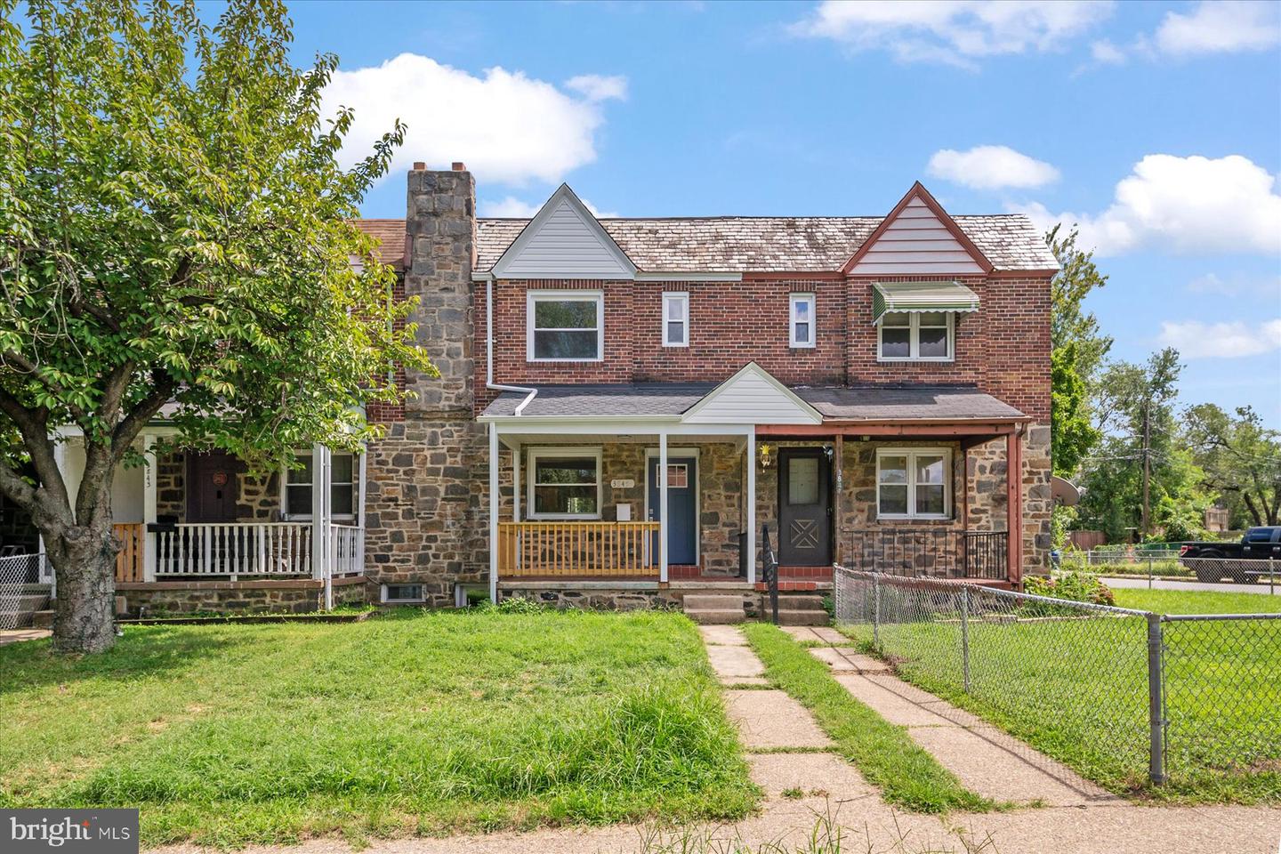 Photo 3 of 26 of 3845 Brooklyn Ave townhome