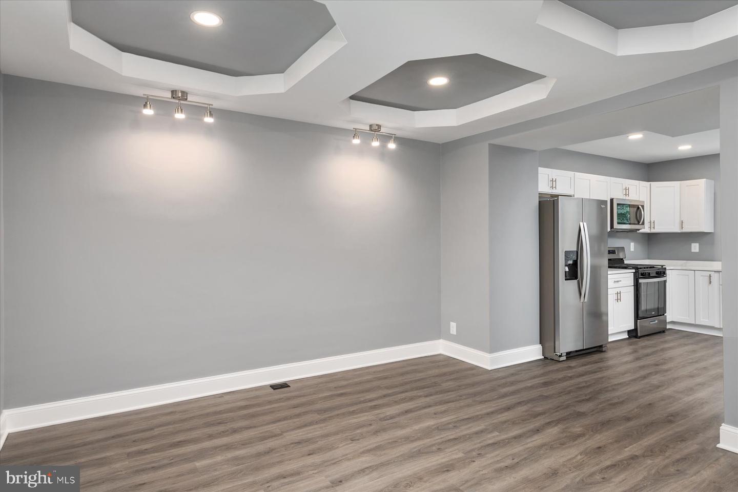 Photo 5 of 26 of 3845 Brooklyn Ave townhome