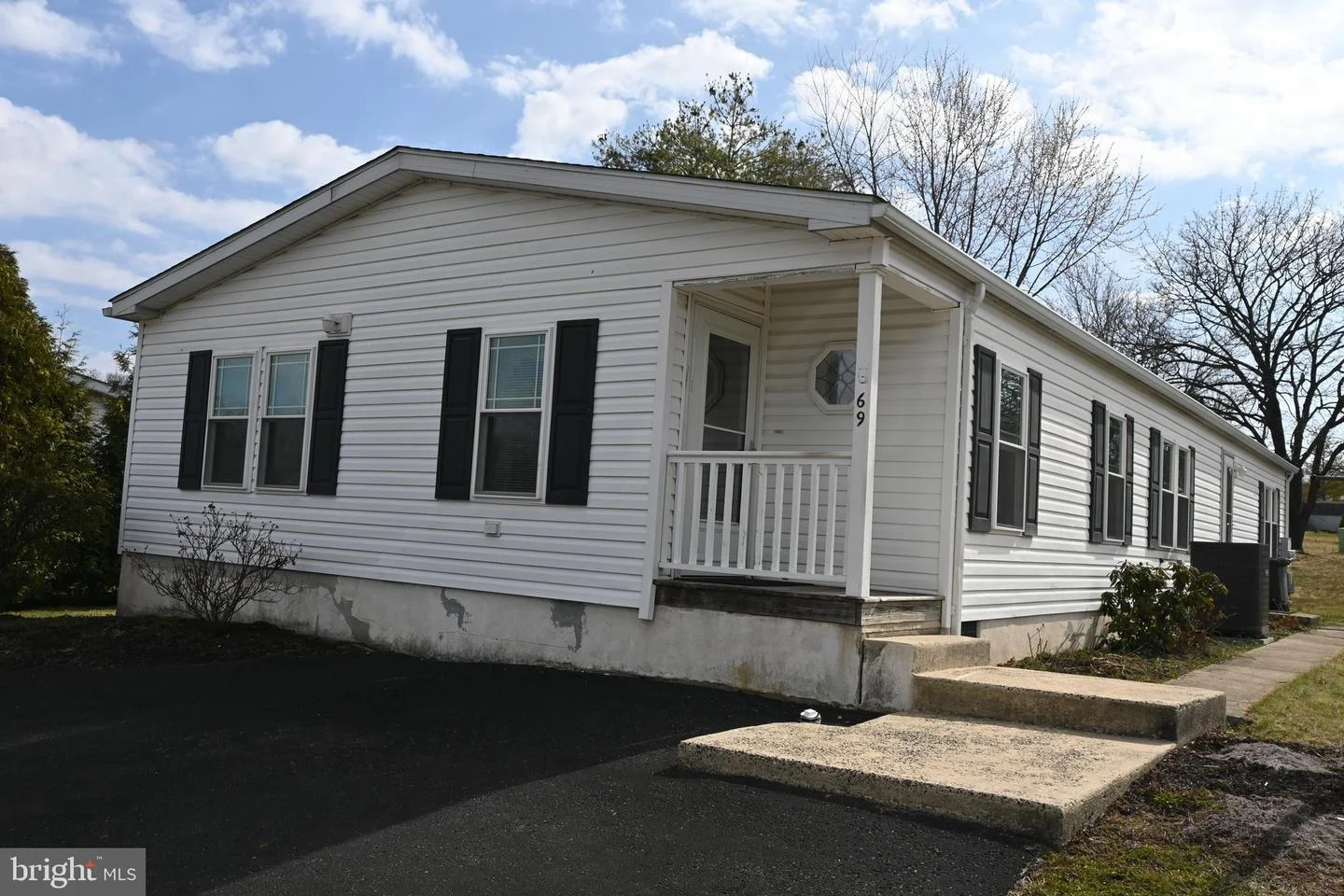 69 Mapleleaf Drive