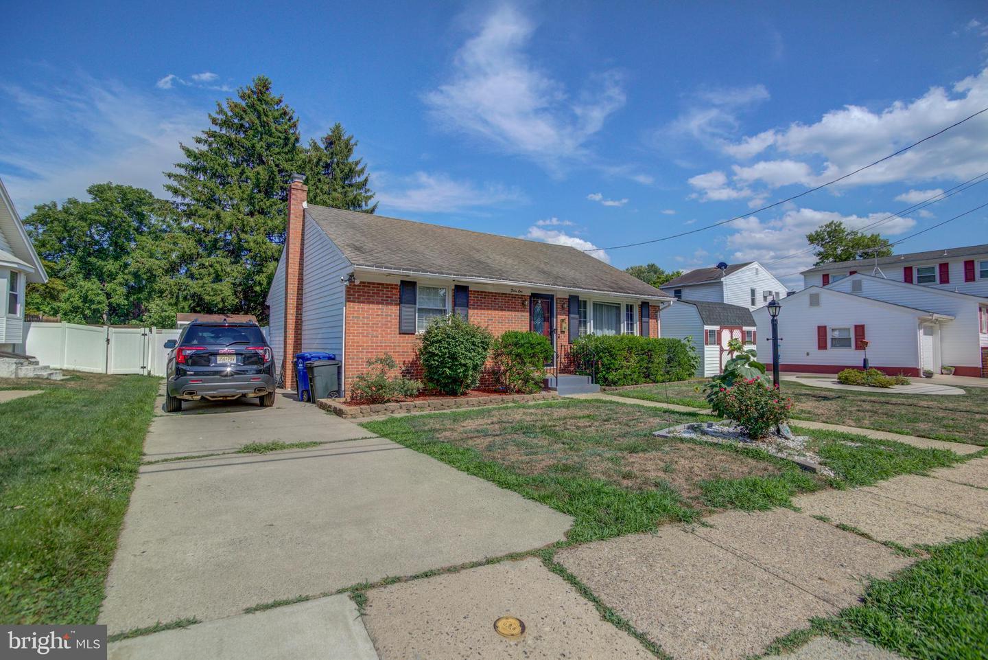 Photo 3 of 21 of 51 S Lippincott Ave house