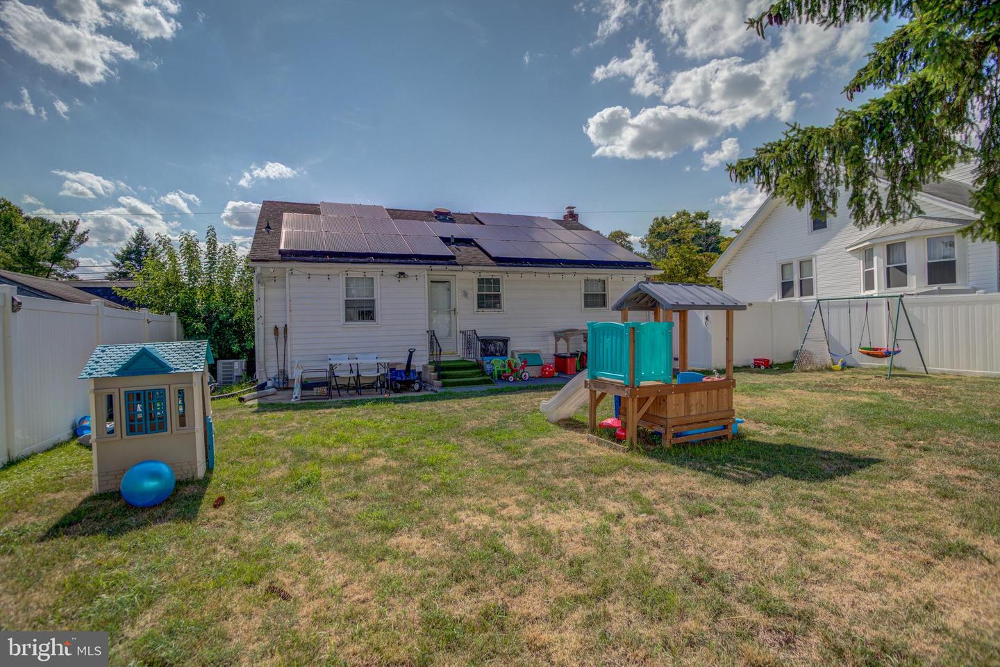 Photo 18 of 21 of 51 S Lippincott Ave house