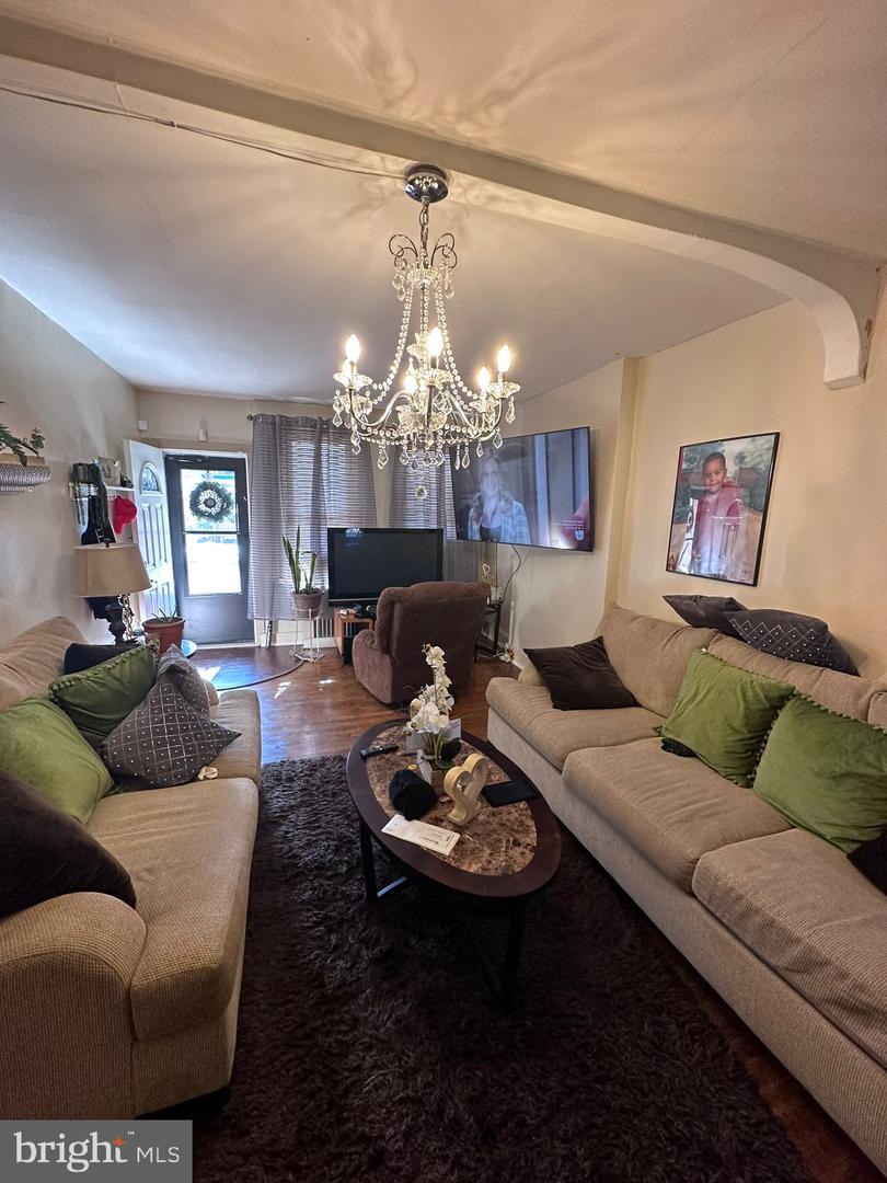 Photo 3 of 16 of 1544 S Clinton Ave townhome