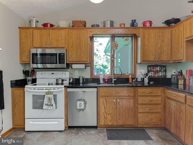 Photo 5 of 48 of 41396 Richneck Ct house