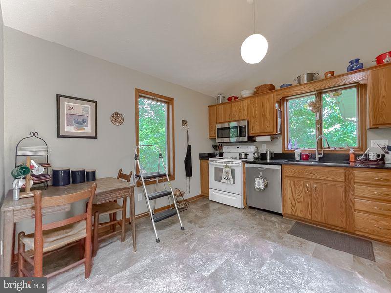 Photo 6 of 48 of 41396 Richneck Ct house