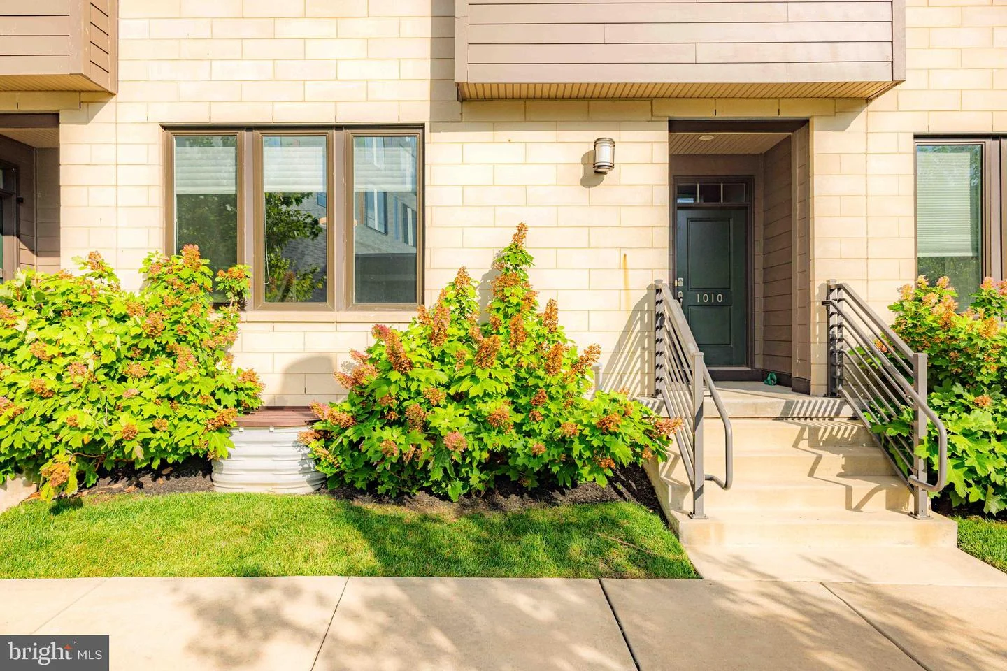 1009 Lakeview Court Unit 1009