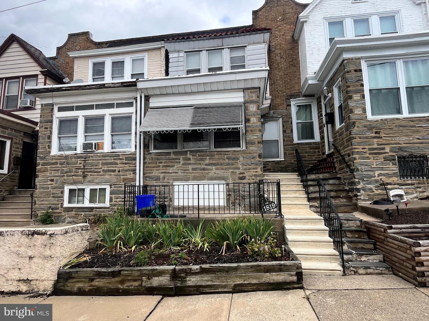 View Philadelphia, PA 19142 townhome