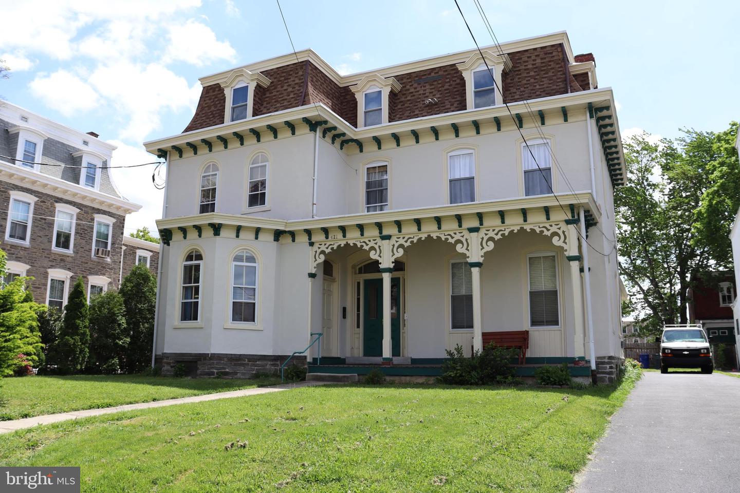421 LYCEUM AVE #1M