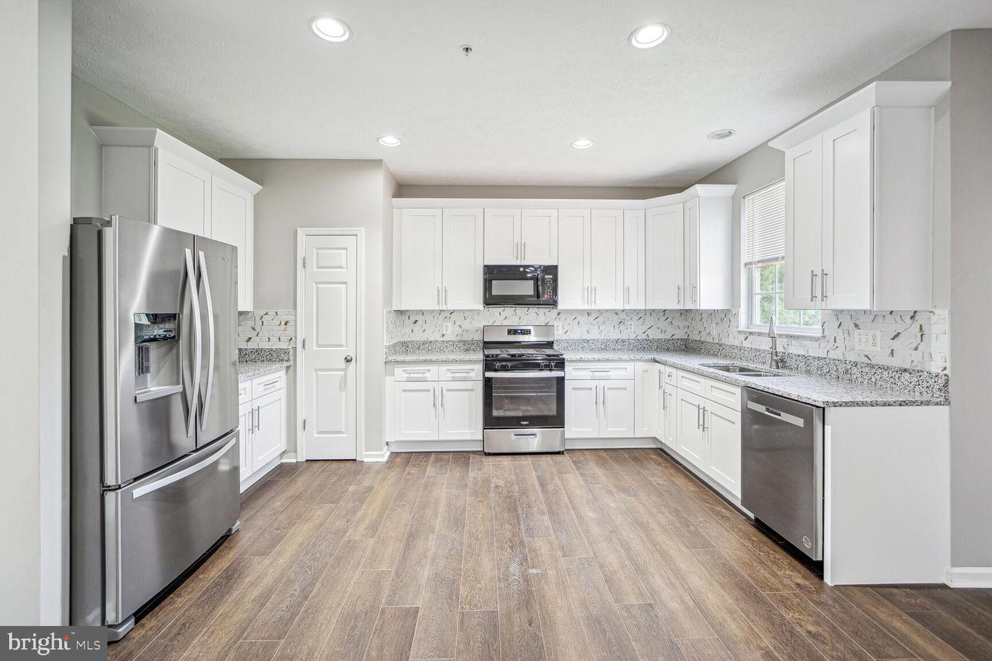 Photo 6 of 27 of 602 Tinker Rd townhome