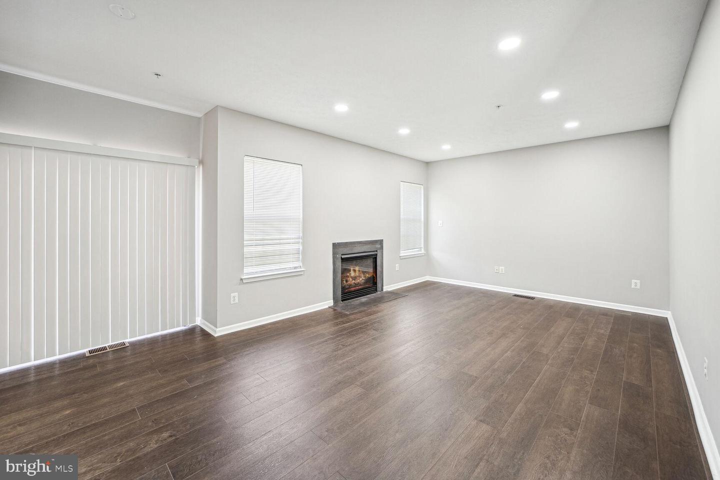 Photo 8 of 27 of 602 Tinker Rd townhome