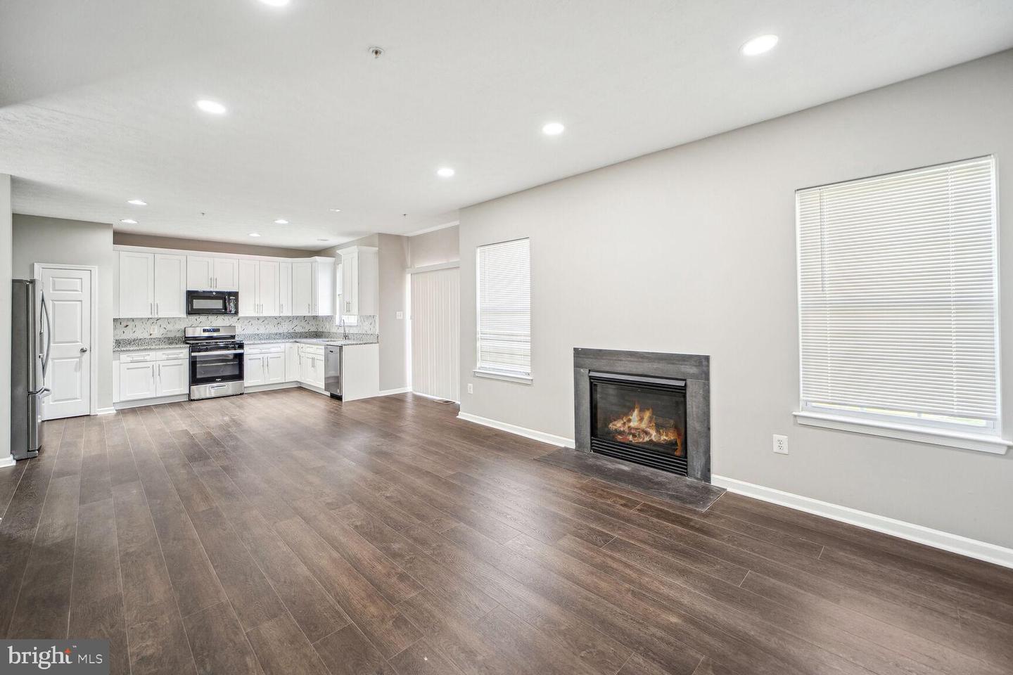 Photo 5 of 27 of 602 Tinker Rd townhome