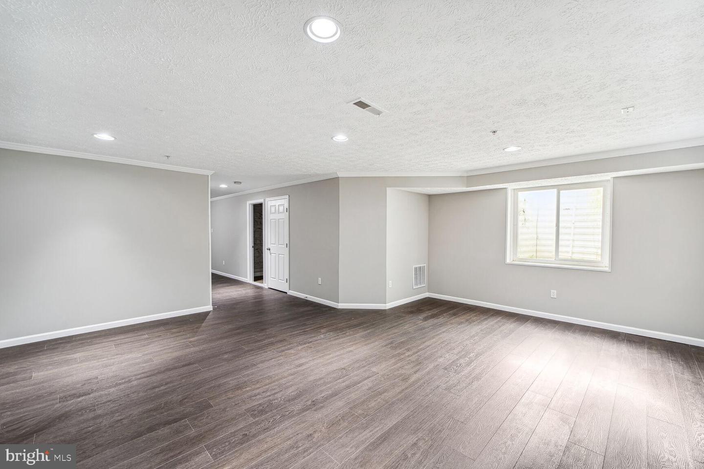 Photo 9 of 27 of 602 Tinker Rd townhome