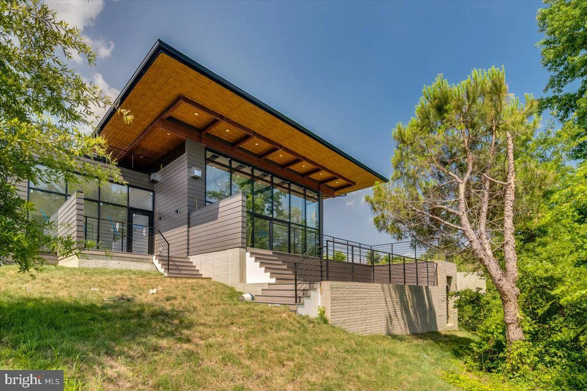 9433 Ferry Landing Court