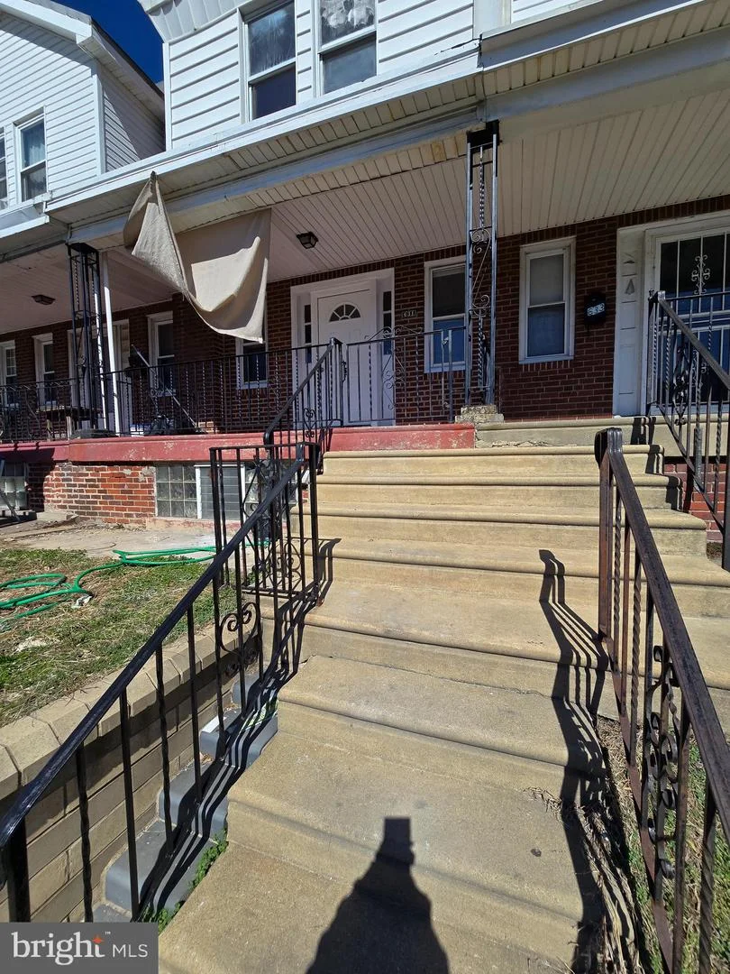 631 E Godfrey Avenue