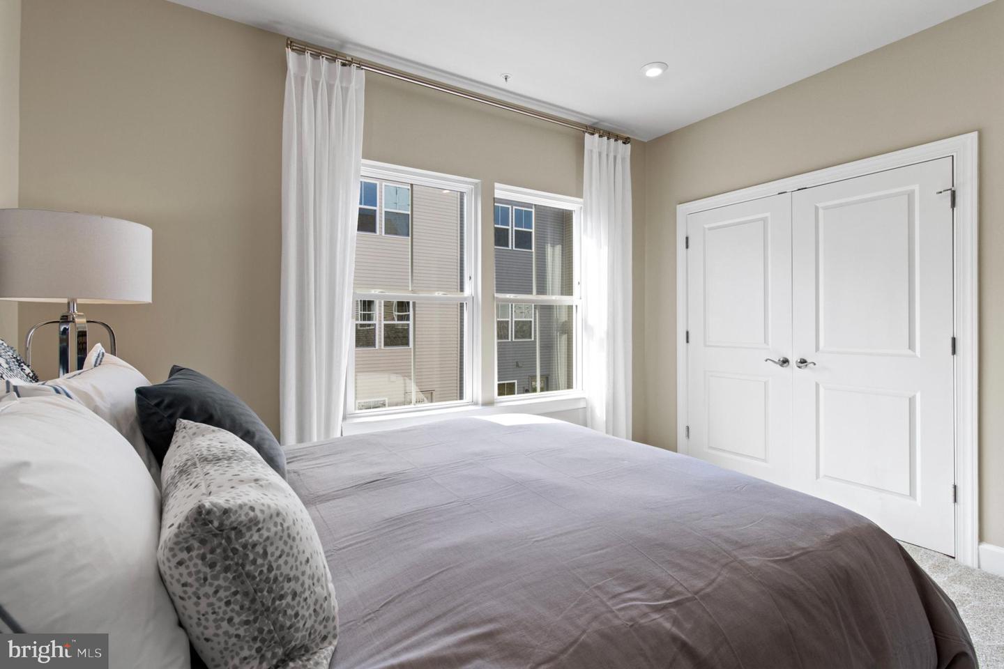 Photo 10 of 39 of 6033 Soho Way townhome