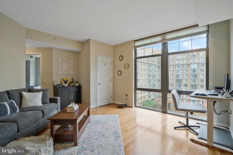 Condominium in Arlington VA 1021 Garfield STREET 6.jpg