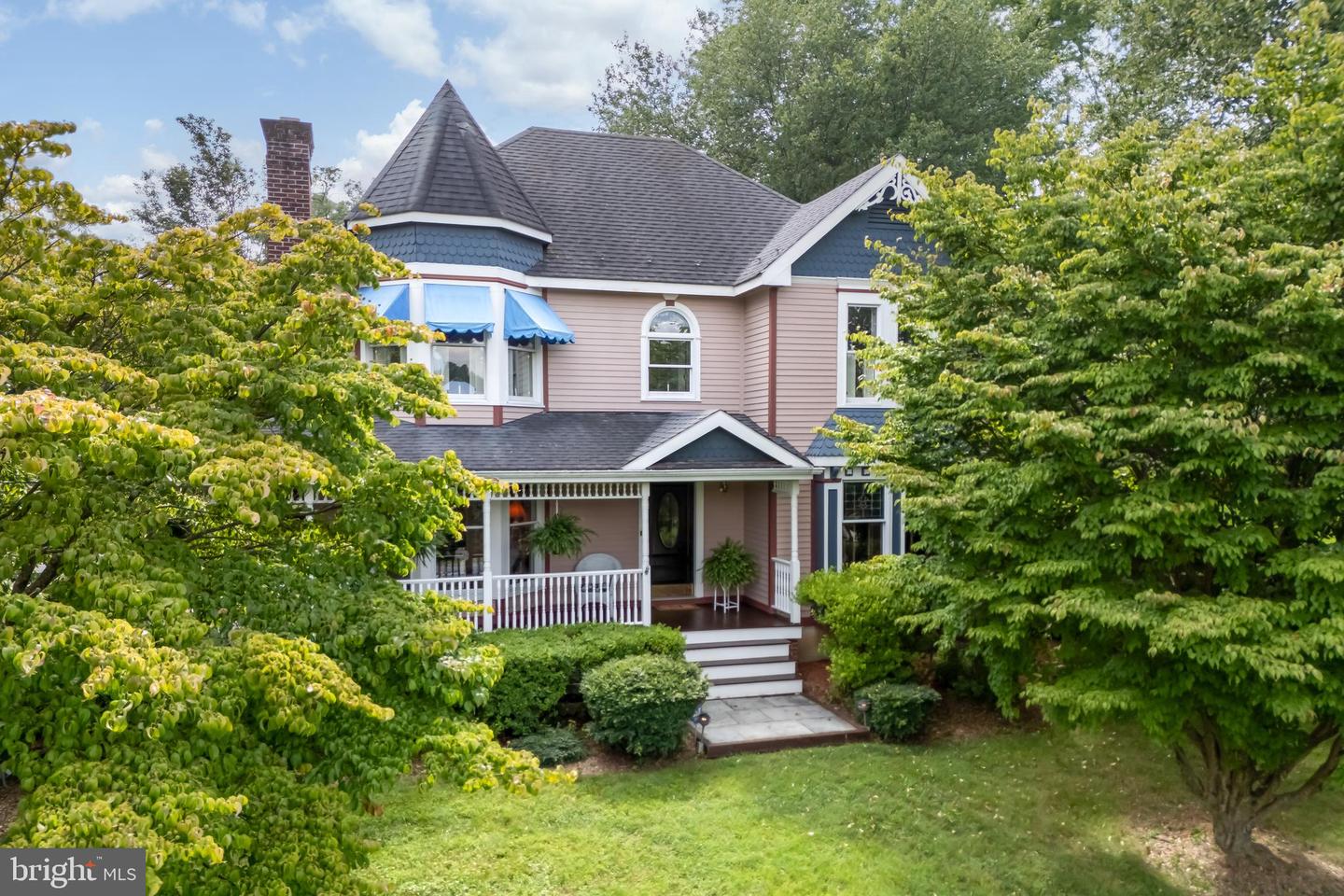 Photo 2 of 41 of 1557 Colesville Rd house