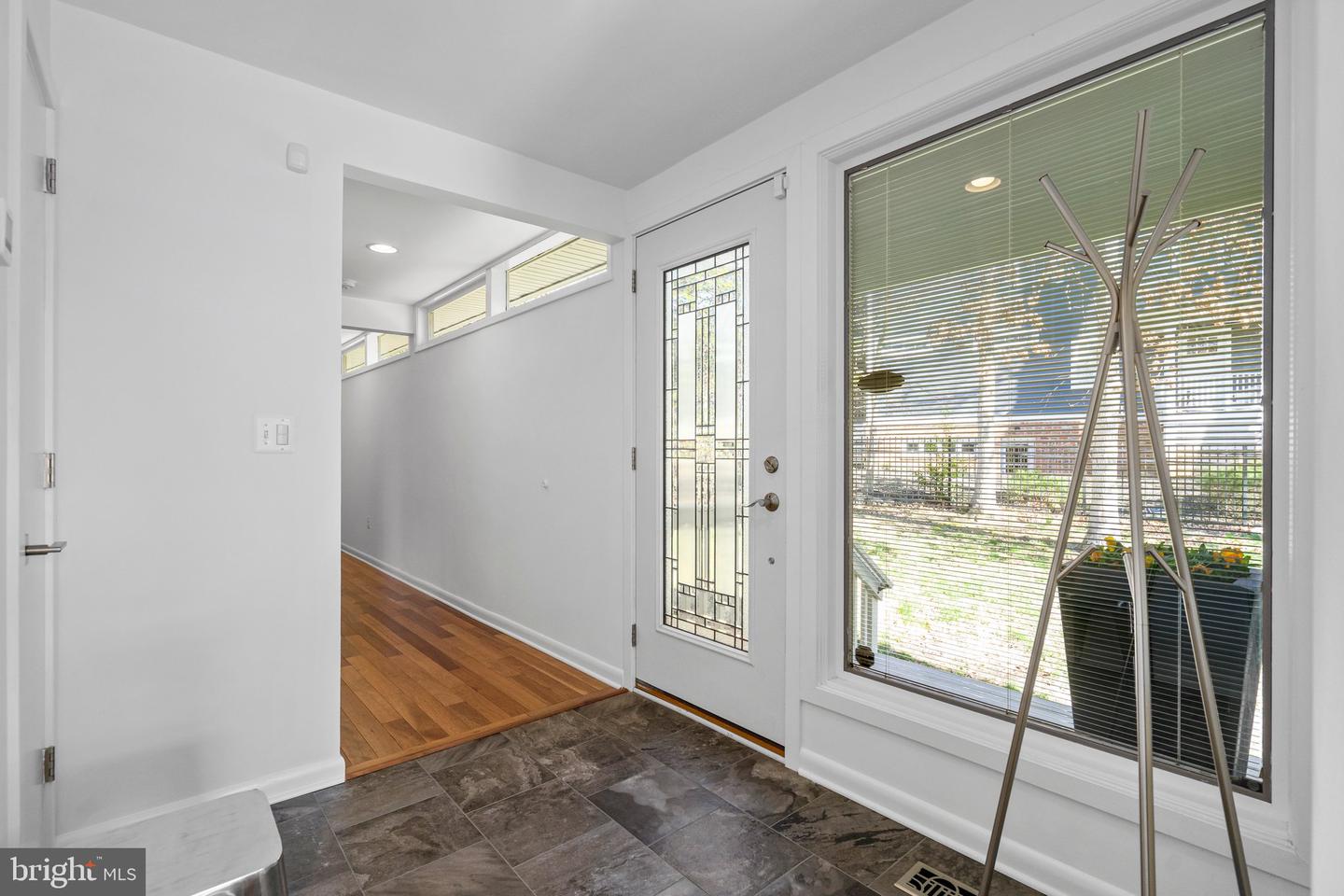 Photo 3 of 29 of 1042 Delf Dr house
