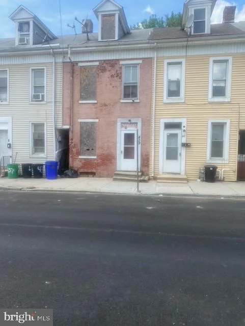 439 E Walnut Street