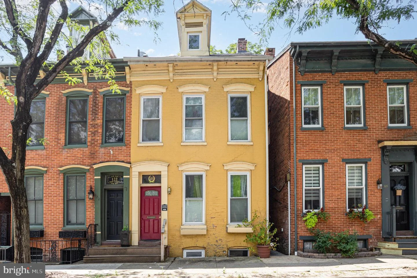 120 S Newberry Street