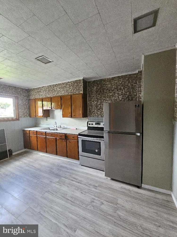 1137 W Walnut Street