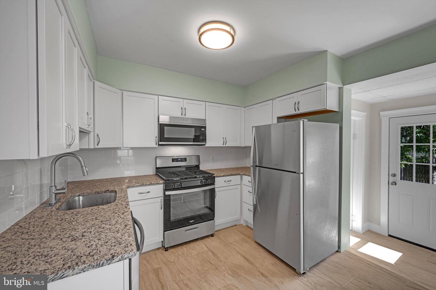 Photo 7 of 26 of 1554 Penn Ave multi-family property