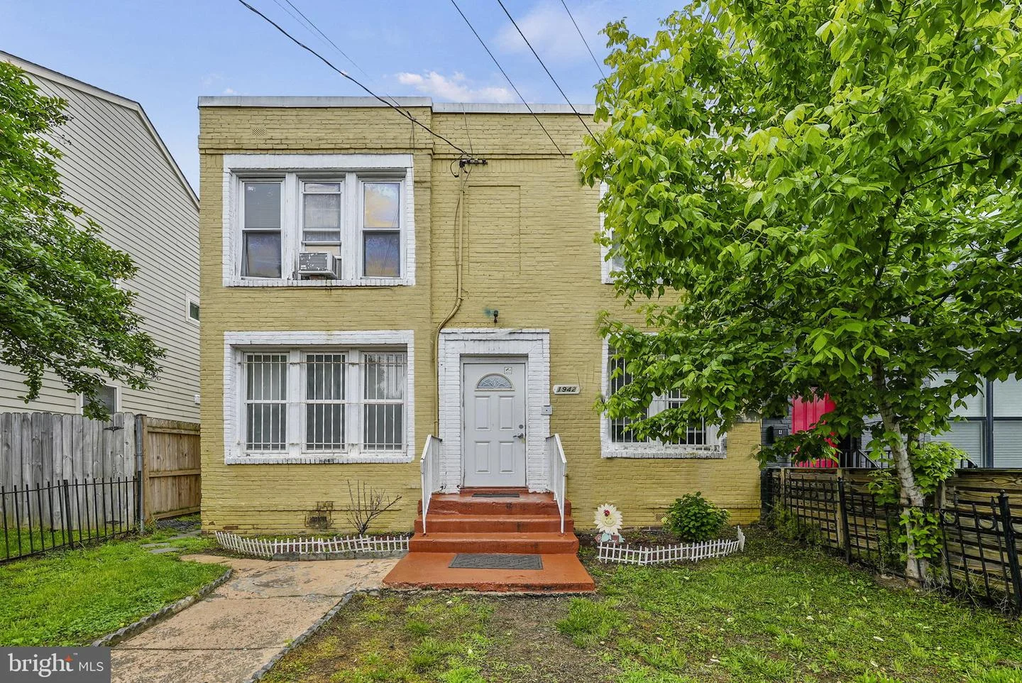 1942 Capitol Avenue NE