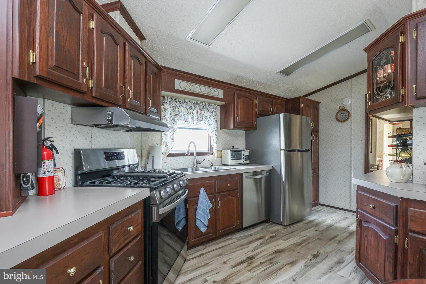 Photo 22 of 43 of 113 Oak Dr mobile home