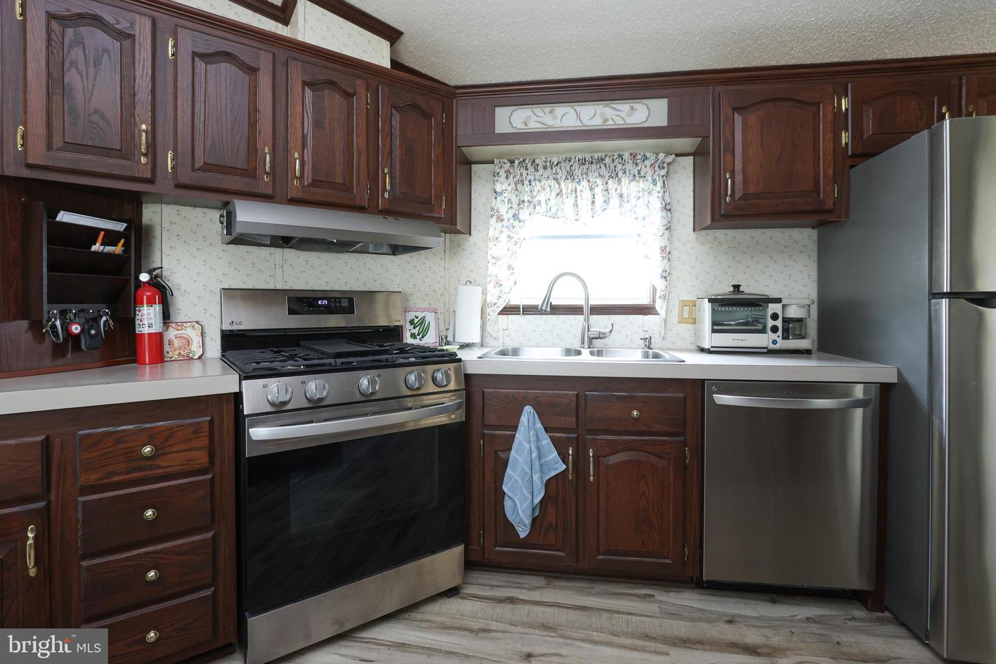 Photo 24 of 43 of 113 Oak Dr mobile home