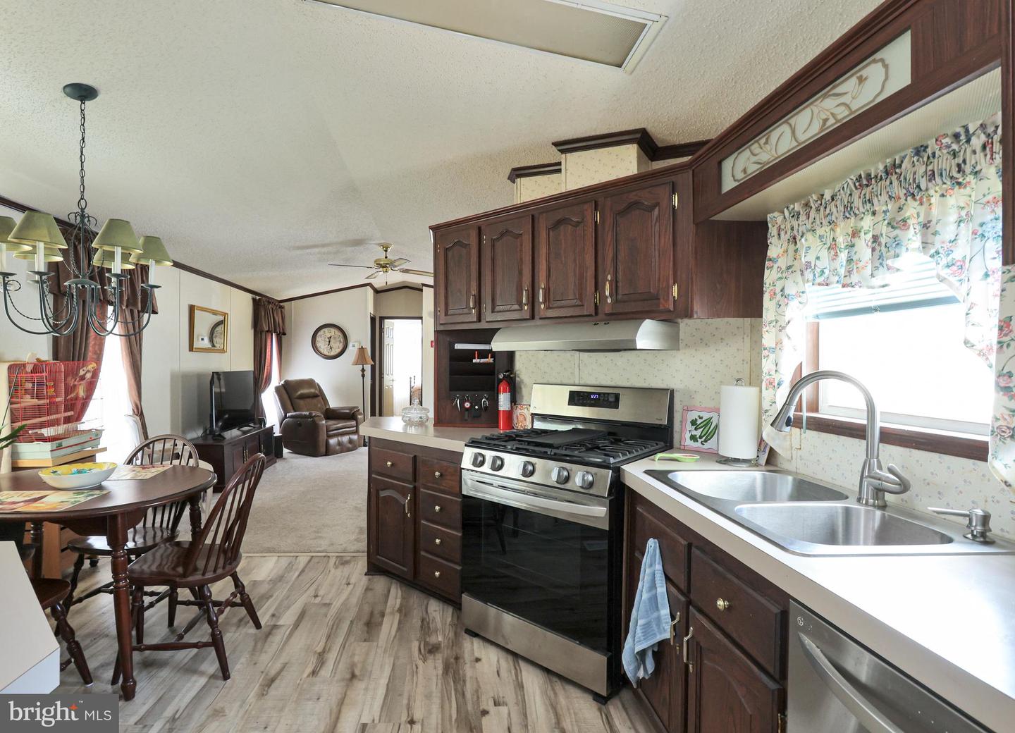 Photo 16 of 43 of 113 Oak Dr mobile home