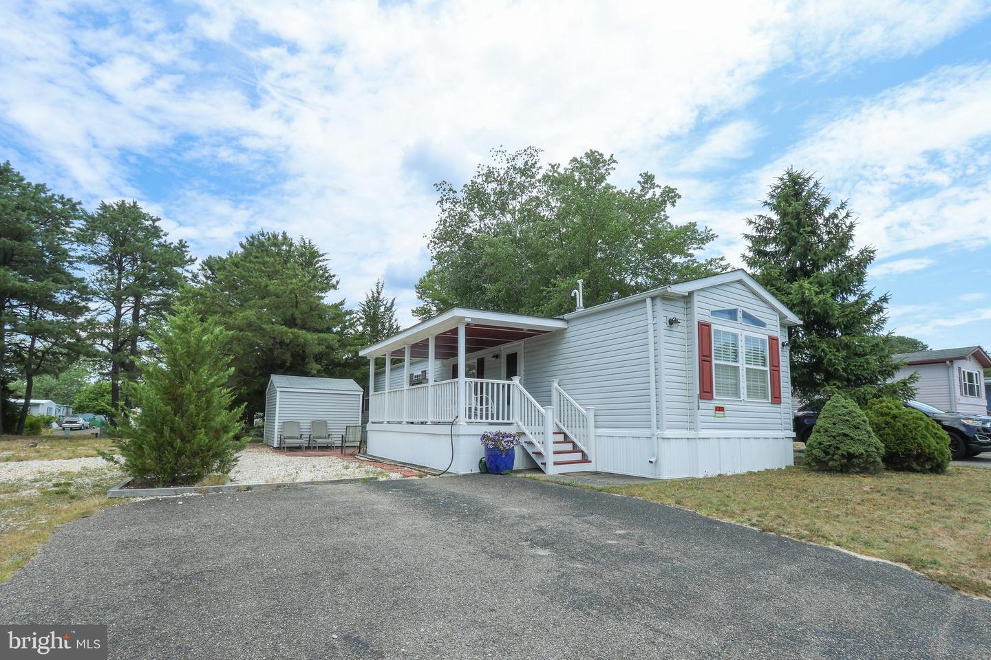 Photo 3 of 43 of 113 Oak Dr mobile home