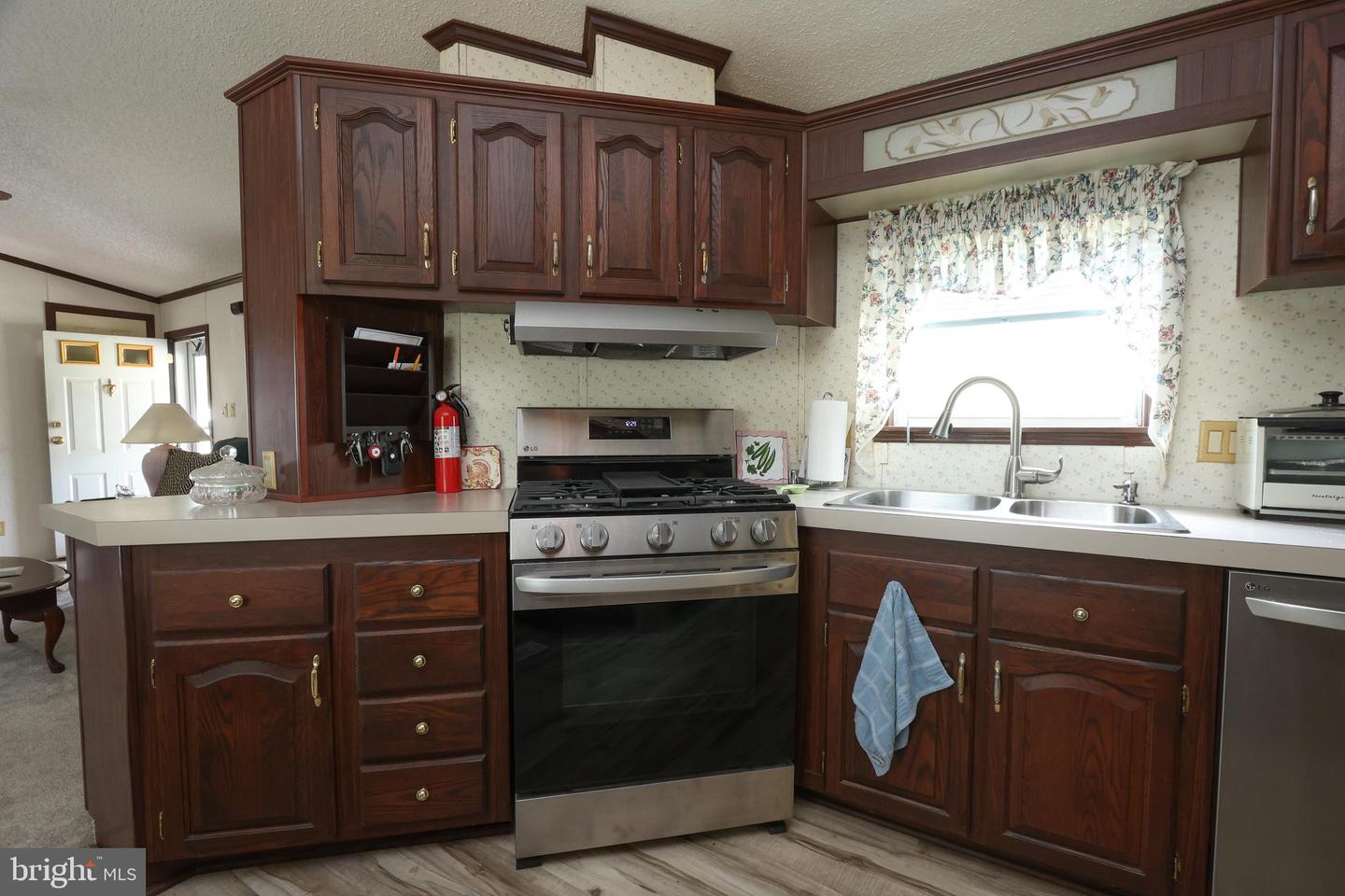 Photo 23 of 43 of 113 Oak Dr mobile home