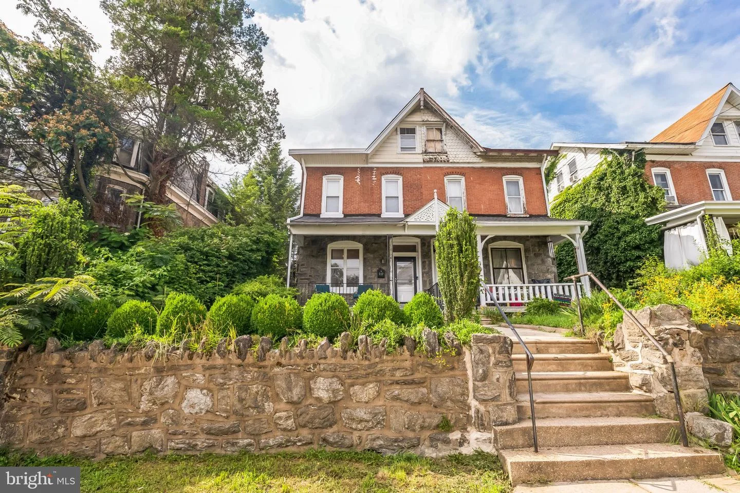 117 Rochelle Avenue