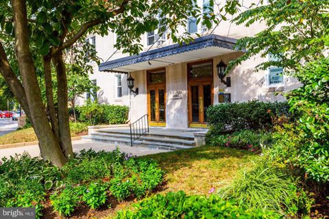 Condominium in Washington DC 1954 Columbia ROAD 1.jpg